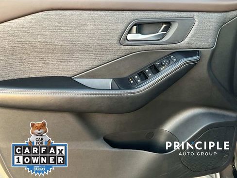 Used 2023 Nissan Rogue SV image 12