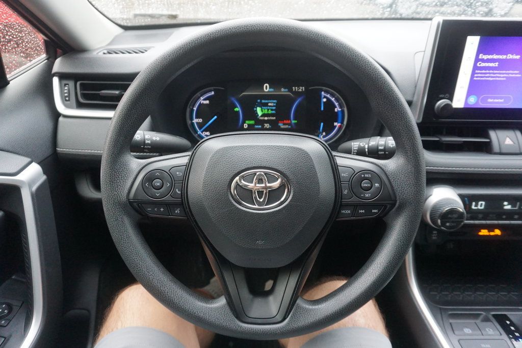 Used 2025 Toyota RAV4 XLE AWD/4WD image 3