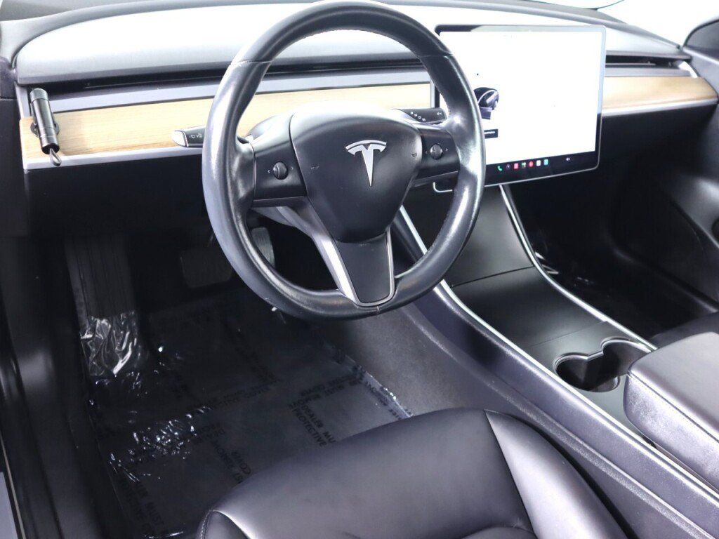Used 2018 Tesla Model 3 Long Range RWD image 9