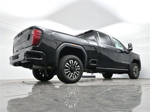 Used 2025 GMC Sierra 2500 Denali Ultimate image 15