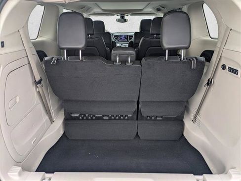 Used 2020 Chrysler Pacifica Limited FWD image 6
