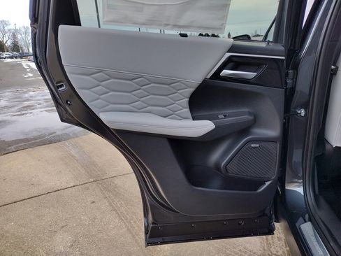 New 2026 Mitsubishi Outlander SEL image 32