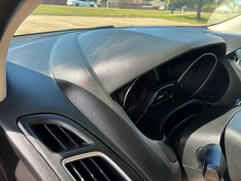 Used 2018 Ford Focus Titanium FWD image 27