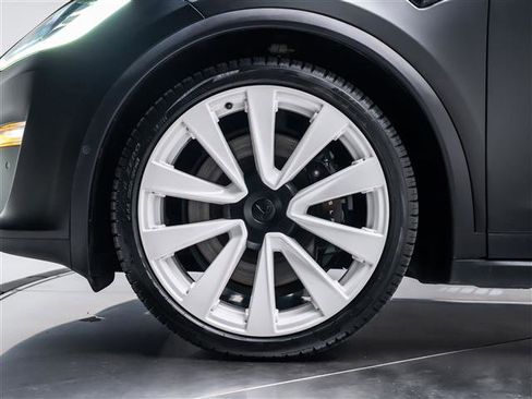 Used 2022 Tesla Model X Plaid image 12