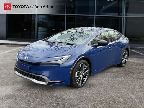 Used 2023 Toyota Prius XLE image 8