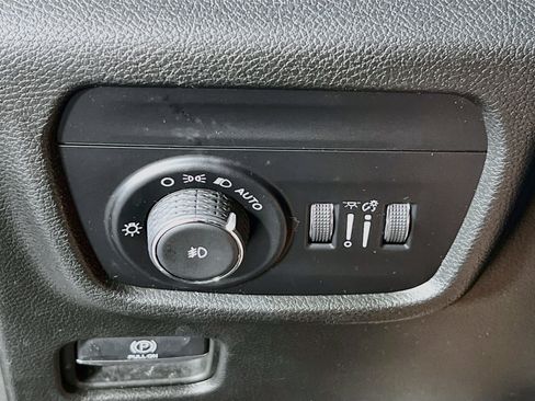 Used 2023 Jeep Grand Cherokee Limited AWD/4WD image 10