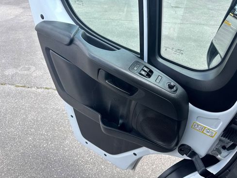 Used 2024 RAM ProMaster 2500 w/ Convenience Group FWD image 11