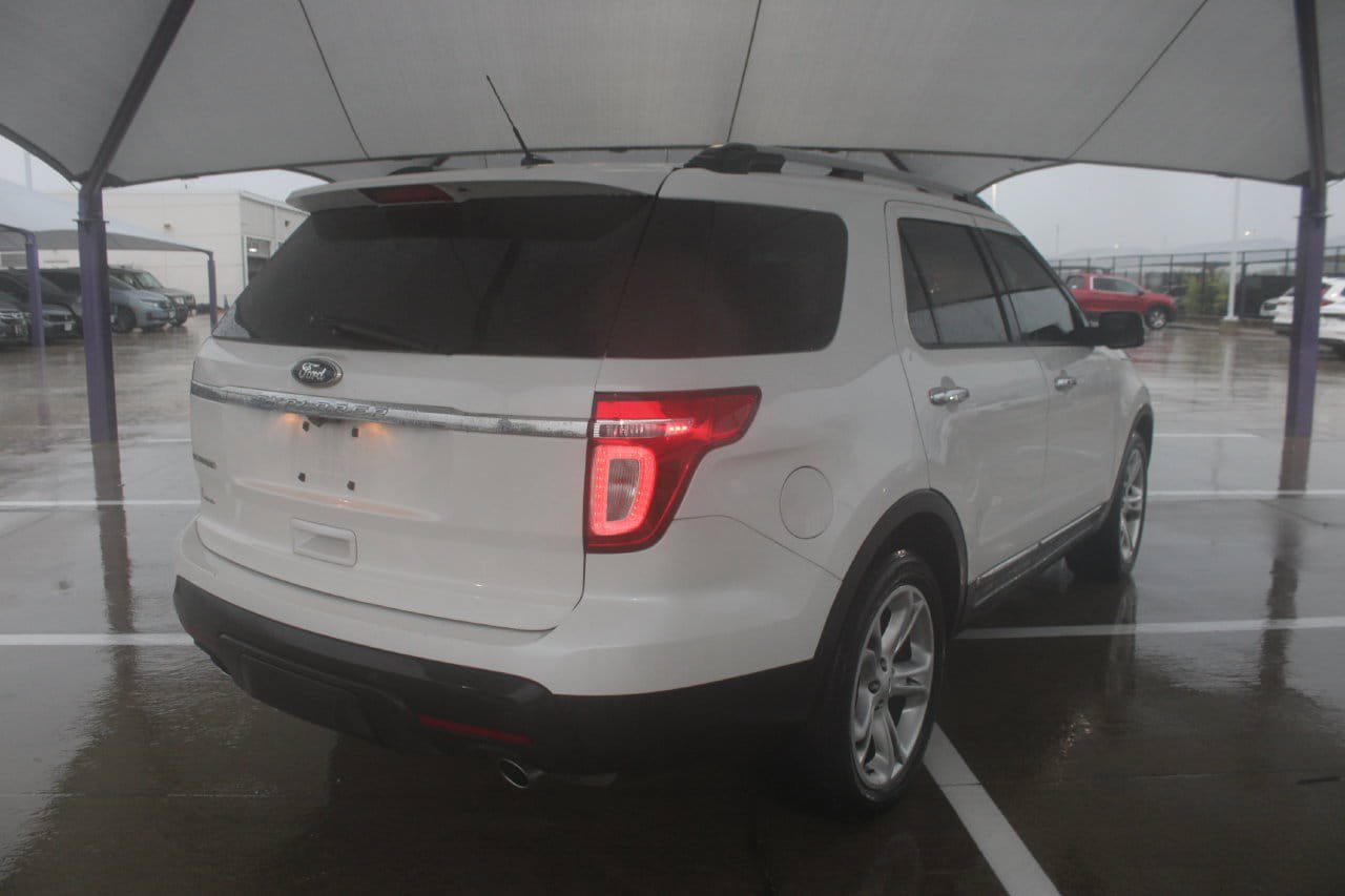Used 2023 Ford Explorer Limited w/ Equipment Group 301A AWD/4WD image 5