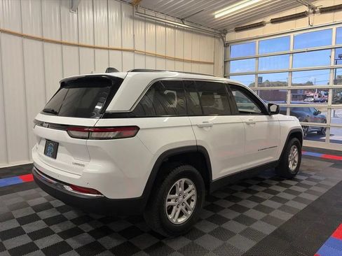 Used 2023 Jeep Grand Cherokee Laredo AWD/4WD image 4
