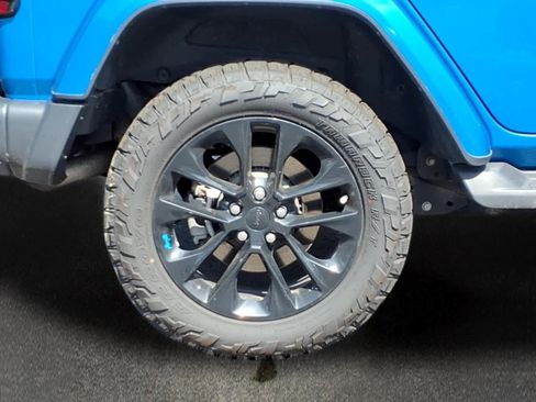 Used 2022 Jeep Wrangler Unlimited Sahara w/ Cold Weather Group AWD/4WD image 4