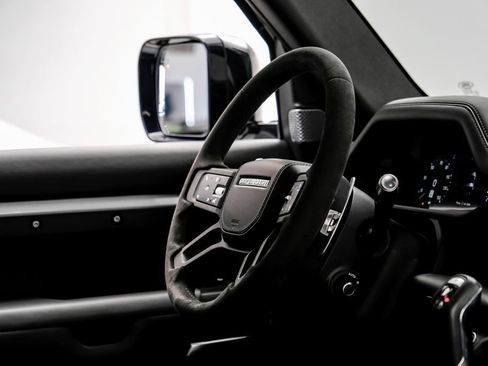 Used 2022 Land Rover Defender 90 V8 AWD/4WD image 17