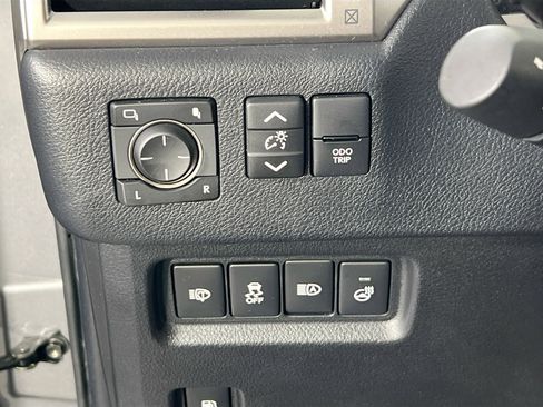 Used 2022 Lexus GX 460 Premium w/ Accessory Package image 10