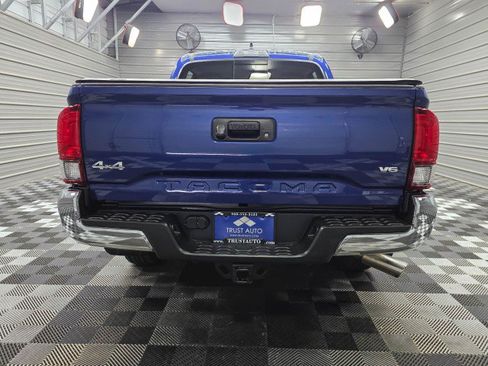 Used 2022 Toyota Tacoma SR5 AWD/4WD image 6