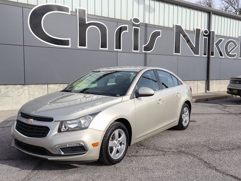 Used 2016 Chevrolet Cruze LT image 1