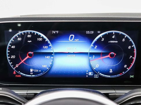 Used 2021 Mercedes-Benz GLE 350 4MATIC image 25