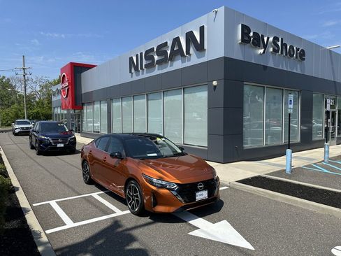 Certified 2025 Nissan Sentra SR w/ SR Premium Package FWD image 3