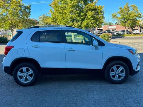 Used 2017 Chevrolet Trax LT w/ Sun & Sound Package AWD/4WD image 7