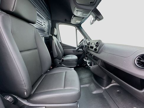 Used 2024 Mercedes-Benz Sprinter 2500 image 19