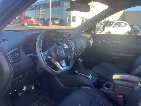Used 2017 Nissan Rogue SL w/ SL Premium Package image 10