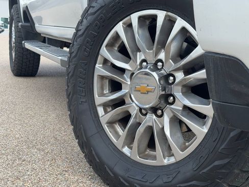 Used 2022 Chevrolet Silverado 2500 High Country w/ Safety Package II image 2