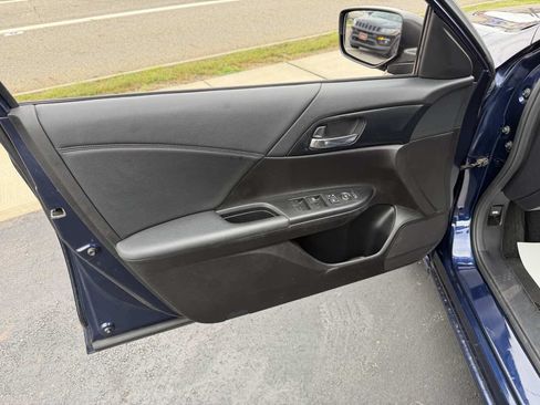 Used 2014 Honda Accord Sport image 11