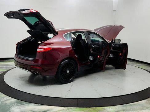 Used 2017 Maserati Levante S AWD/4WD image 11
