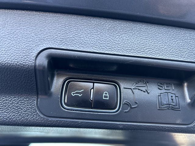 Used 2023 Ford Explorer XLT w/ Equipment Group 202A AWD/4WD image 31