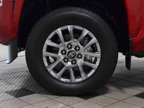 Used 2025 Toyota Tacoma Limited AWD/4WD image 22