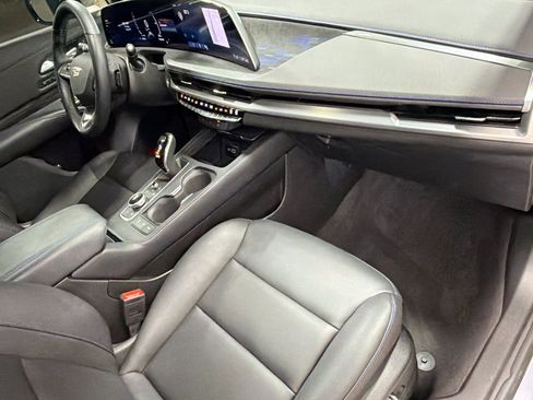 Used 2025 Cadillac XT4 Sport w/ LPO, Onyx Lite Package FWD image 15