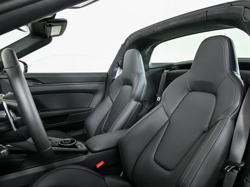 Certified 2024 Porsche 911 image 5