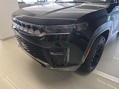 New 2026 Jeep Grand Wagoneer L Limited AWD/4WD image 7
