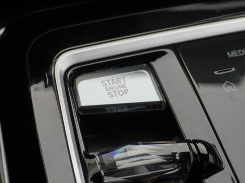 Certified 2023 BMW 760i xDrive w/ Luxury Rear Seating Package image 26