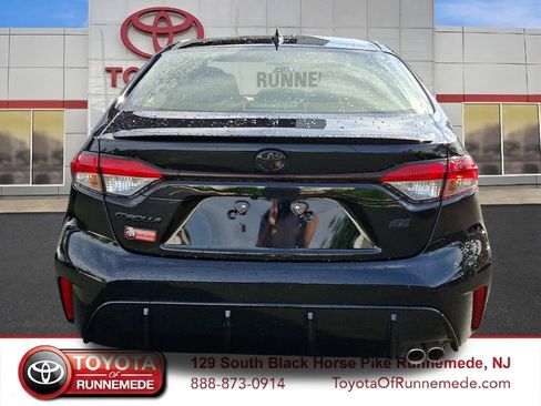 Certified 2025 Toyota Corolla SE w/ Convenience Package FWD image 5