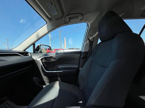 Used 2021 Toyota RAV4 LE FWD image 23