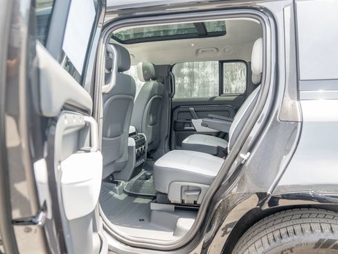 New 2026 Land Rover Defender 130 V8 AWD/4WD image 20