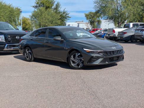 Certified 2024 Hyundai Elantra Limited image 32