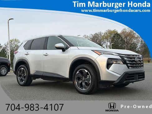 Used 2025 Nissan Rogue SV image 1