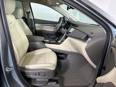 Certified 2024 Cadillac XT5 Premium Luxury w/ LPO, Floor Liner Package image 28