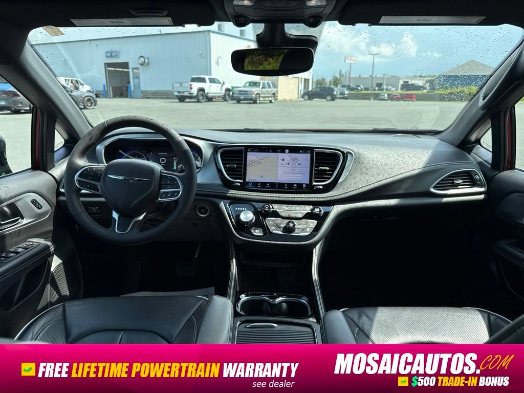 Used 2026 Chrysler Pacifica Limited FWD image 15