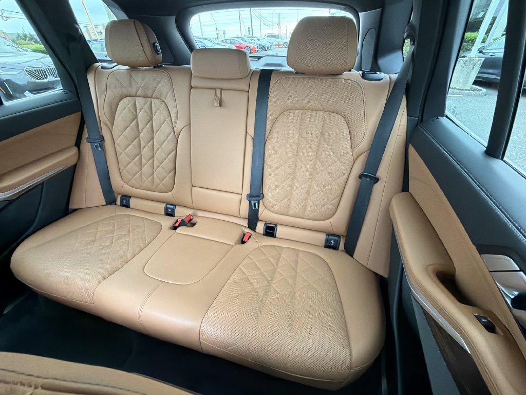 Used 2024 BMW X5 xDrive40i w/ Premium Package AWD/4WD image 21