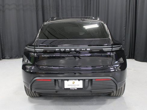 Certified 2025 Porsche Macan Electric image 6