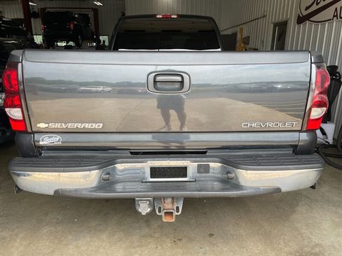 Used 2005 Chevrolet Silverado 3500 LS w/ Heavy-Duty Power Package AWD/4WD image 7