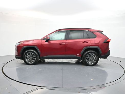 Used 2023 Toyota RAV4 XLE Premium image 4