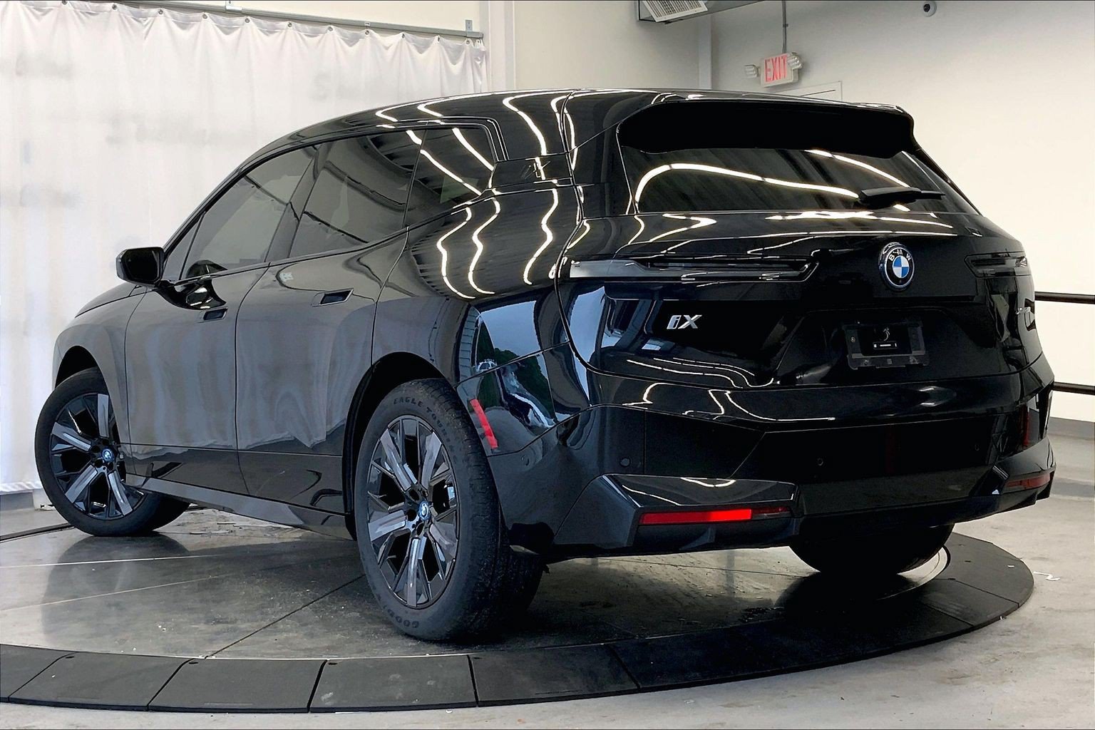 Used 2024 BMW iX xDrive50 w/ Sport Package AWD/4WD image 3