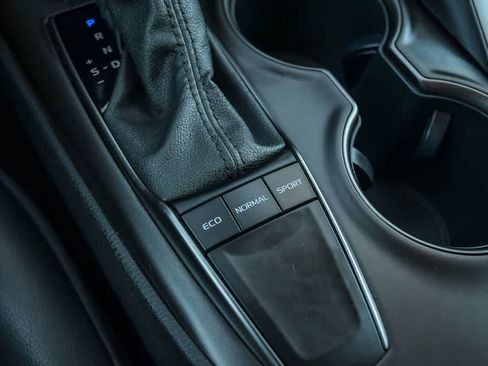 Used 2022 Toyota Camry SE w/ Carpet Mat Package (TMS) FWD image 20