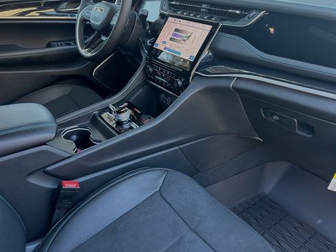 New 2023 Jeep Grand Cherokee Trailhawk w/ Advanced Protech Group II image 15