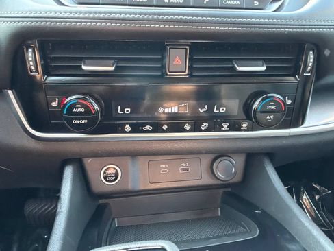 Used 2021 Nissan Rogue SV w/ Premium Package AWD/4WD image 18