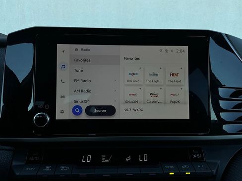 Used 2025 Toyota Camry SE image 28