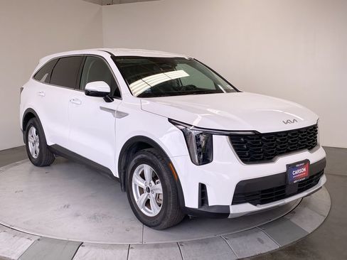 Certified 2025 Kia Sorento LX FWD image 7