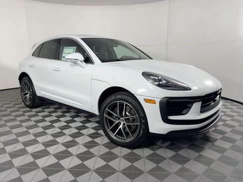 Used 2026 Porsche Macan image 7